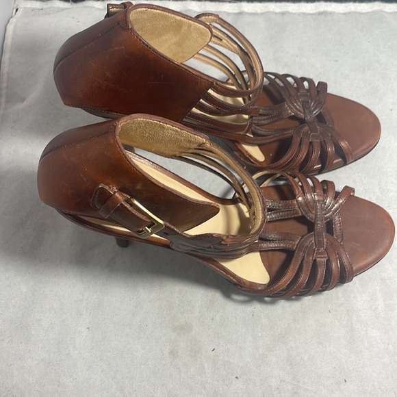 Cole Haan Verona Air T-Strap Brown Laser Cut Leather Open Toe Sandals Size 8 - Picture 4 of 13